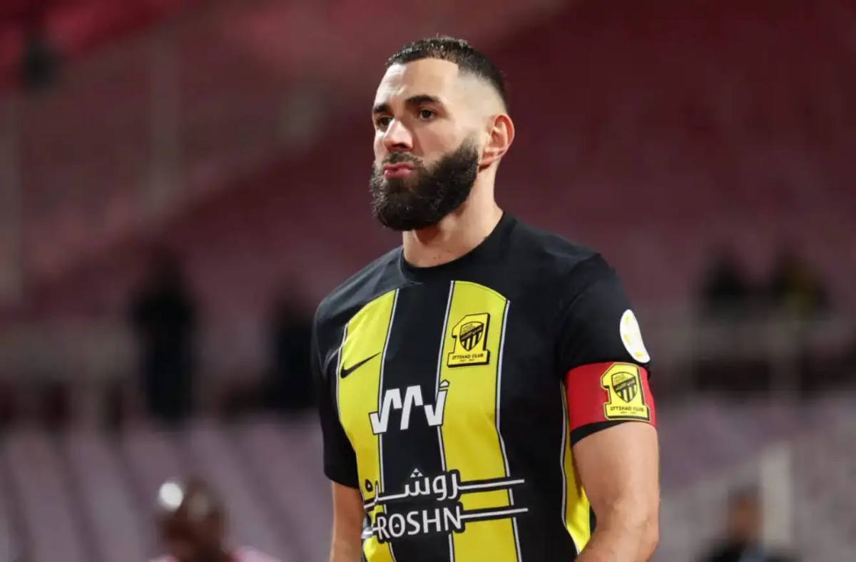 沙特要求金球先生放弃亿元高薪免费踢球，本泽马将无限期罢赛